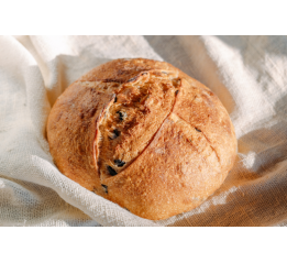 Chleb Pszenny jasny z oliwkami