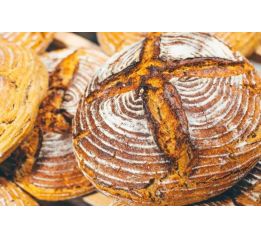 Chleb „Oliwkowy Opornik” pszenno-żytni na zakwasie z ciemnymi oliwkami (Pochlebstwo)