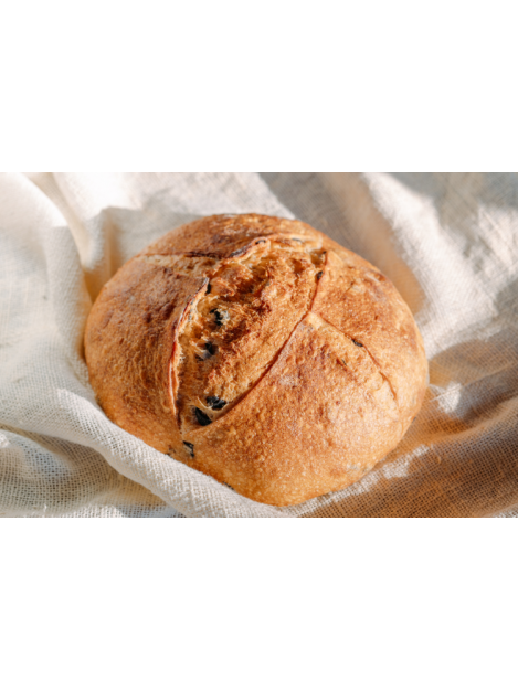 Chleb Pszenny jasny z oliwkami